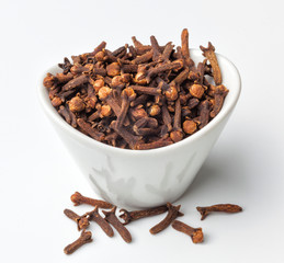 Cloves in a bowl