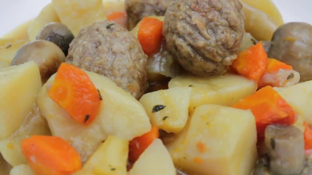 fricass&eacute;e de boulettes de boeuf