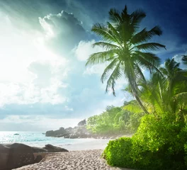 Vlies Fototapete Landschaften Sonnenuntergang am Strand der Seychellen