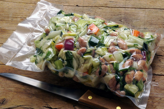 Bao g&oacute;i ch&acirc;n kh&ocirc;ng Tyhji&ouml;pakkaus بسته&zwnj;بندی خلاء Envasat al buit 真空包装 Sottovuoto Food Sac sous vide Vakuumering Vakuumverpackung Envasado al vac&iacute;o Vacuum packing אריזת ואקום