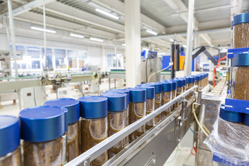 equipment for the packaging of instant coffee