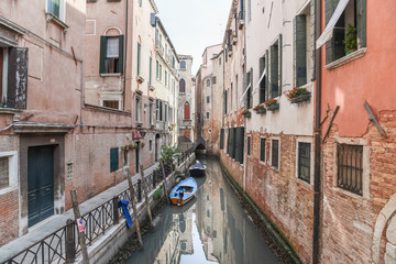 Fototapeta na wymiar Streetview in Venice, Italy