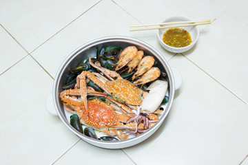 seafood streamed in pot