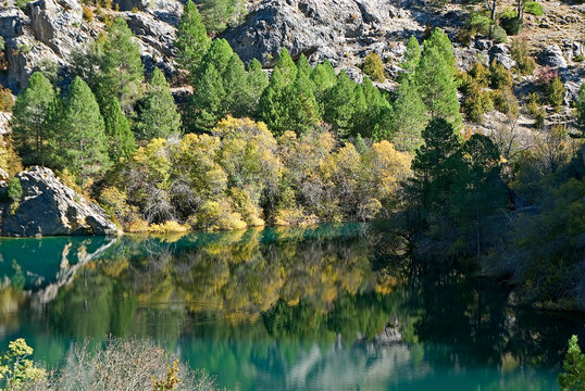 Laguna de Aguas Negras, ruta del r&iacute;o Borosa, en  las Sierras de Cazorla, Segura y Las Villas. 