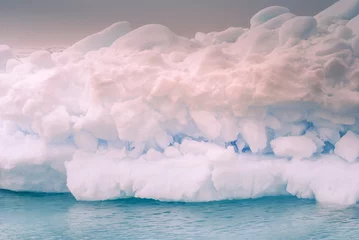 Foto op Canvas Groenland, arctisch, noordpool: verbazingwekkende ijsberg op zee, we kunnen dit nog zien vóór volledige klimaatverandering © Erwin Barbé