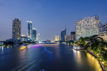 Obraz premium Abstract blurred Background of Light effects over time after sunset on the river : Bangkok city, Hotel and resident area in capital of Thailand
