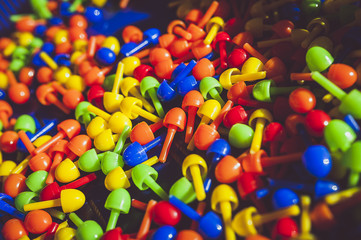 Fototapeta na wymiar Arrière plan jouets colorés pour enfant