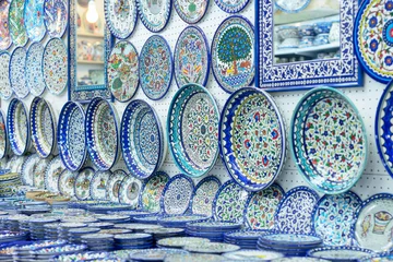 Zelfklevend Fotobehang Ceramic plates and other souvenirs for sale on Arab baazar located inside the walls of the Old City of Jerusalem © Stanislav Samoylik