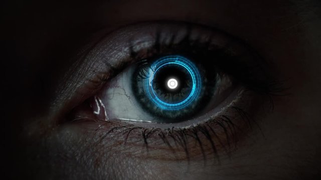 Blaues Auge mit futuristischem digitalem Interface