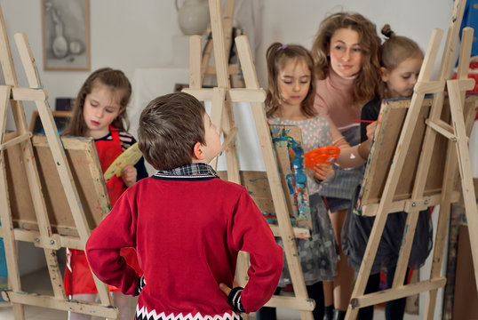 Children paint paint on canvas