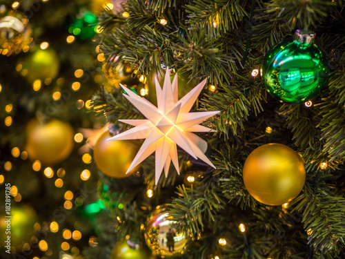 &quot;weihnachtlicher Hintergrund&quot; Stockfotos und lizenzfreie Bilder auf