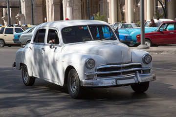 Uralter Oldtimer-Transport/Lieferwagen auf Kuba - mit beschreibbarer Werbefläche