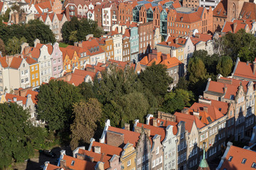 Obraz premium Old residential buildings at the Main Town (Old Town) in Gdansk, Poland, viewed from above on a sunny day.