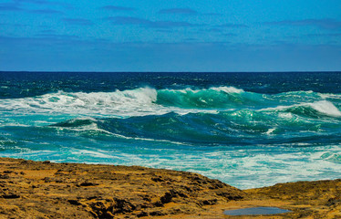 Fototapeta na wymiar Waves on the Pacific coast.