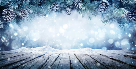 Foto auf Acrylglas Winter Winteranzeige - Tannenzweige auf schneebedeckter Tabelle
