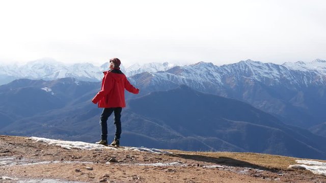 Mistica gioia di ascolto dell'amore nel mondo