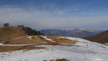 Fototapeta na wymiar Panorama delle Alpi Italiane dal Mottarone