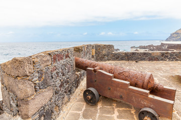 Fototapeta na wymiar cannon in the fort of Garachico