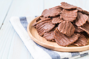 potato chips with chocolate