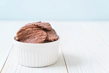 potato chips with chocolate