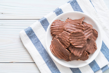 potato chips with chocolate