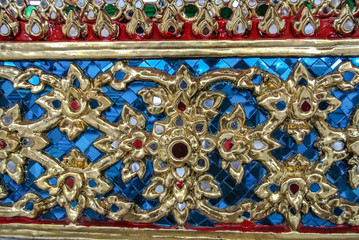 Pagoda is in Wat Pho that was named as the temple of the pagoda or chedi that are decorated with yellow glaze or glazed tiles or dark blue. 