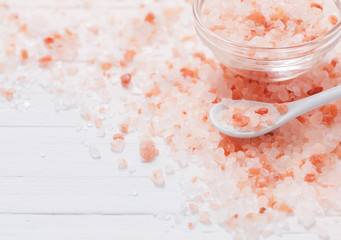 himalayan salt on white wooden background