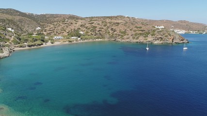 Obraz premium Grèce Cyclades île de Sifnos Faros vue du ciel