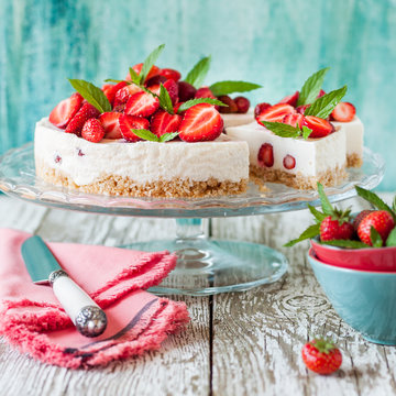 No Bake Strawberry Cheesecake
