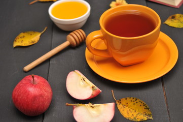 Obraz na płótnie Canvas Autumn still life cup of tea, honey and book on the table