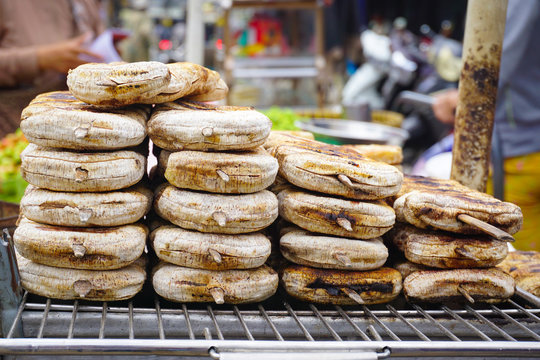 Grilled banana cake