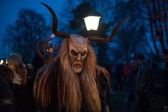 Perchten Krampus Hexentrieben 