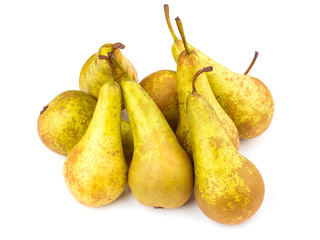 poires Conférences en vrac isolées sur fond blanc