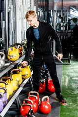 Obraz na płótnie Canvas guy removes weights in the gym