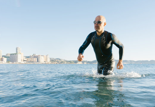 Diver running into water