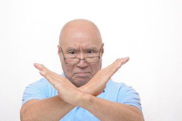 ノーグットサインを出すシニア