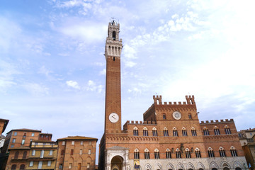 Obraz premium Siena city central square with old medieval tower.