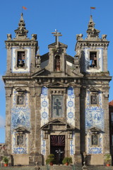 Fototapeta na wymiar Portugal - Porto - Eglise de San-Ildefonso - Façade principale avec ses azulejos
