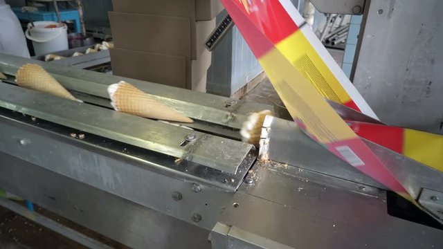 The conveyor automatic lines for the production of ice cream