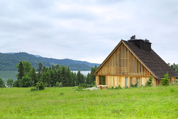 Obraz premium Beautiful scenery of Tatra mountains with wooden hut in Poland