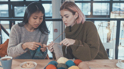 Teaching knitting