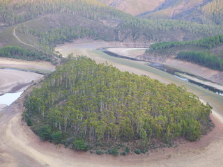 Meandro Melero en Riomalo de Abajo,las Hurdes (Extremadura, España) Fotografia aerea con Drone