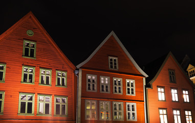 Obraz premium Norwegian red wooden houses at night