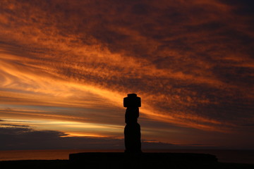 Moai bei Sonnenuntergang