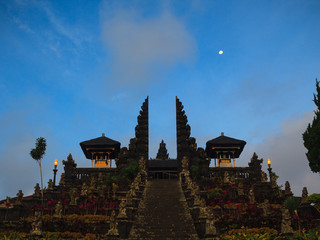 Obraz premium Main temple of Bali - Pura Besakih stairs and gates at evening.
