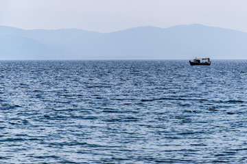 Naklejka premium boat on the sea in the distance 