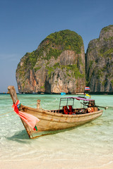 Naklejka na ściany i meble Longtail boat anchored at Maya Bay on Phi Phi Leh Island, Krabi Province, Thailand