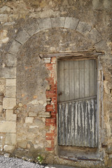 Fototapeta na wymiar Tür und Tor in der Provence, Frankreich