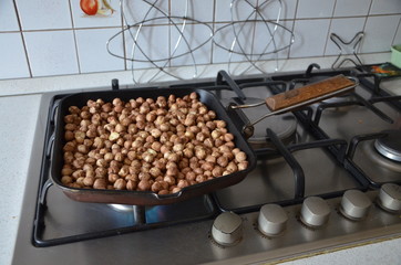 Tostastura di Nocciole Piemnonte IGP, tipologia tonda gentile trilobata delle langhe