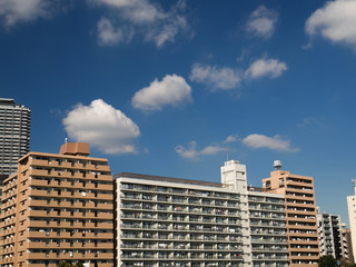 隅田川沿いのマンション群 © moonrise